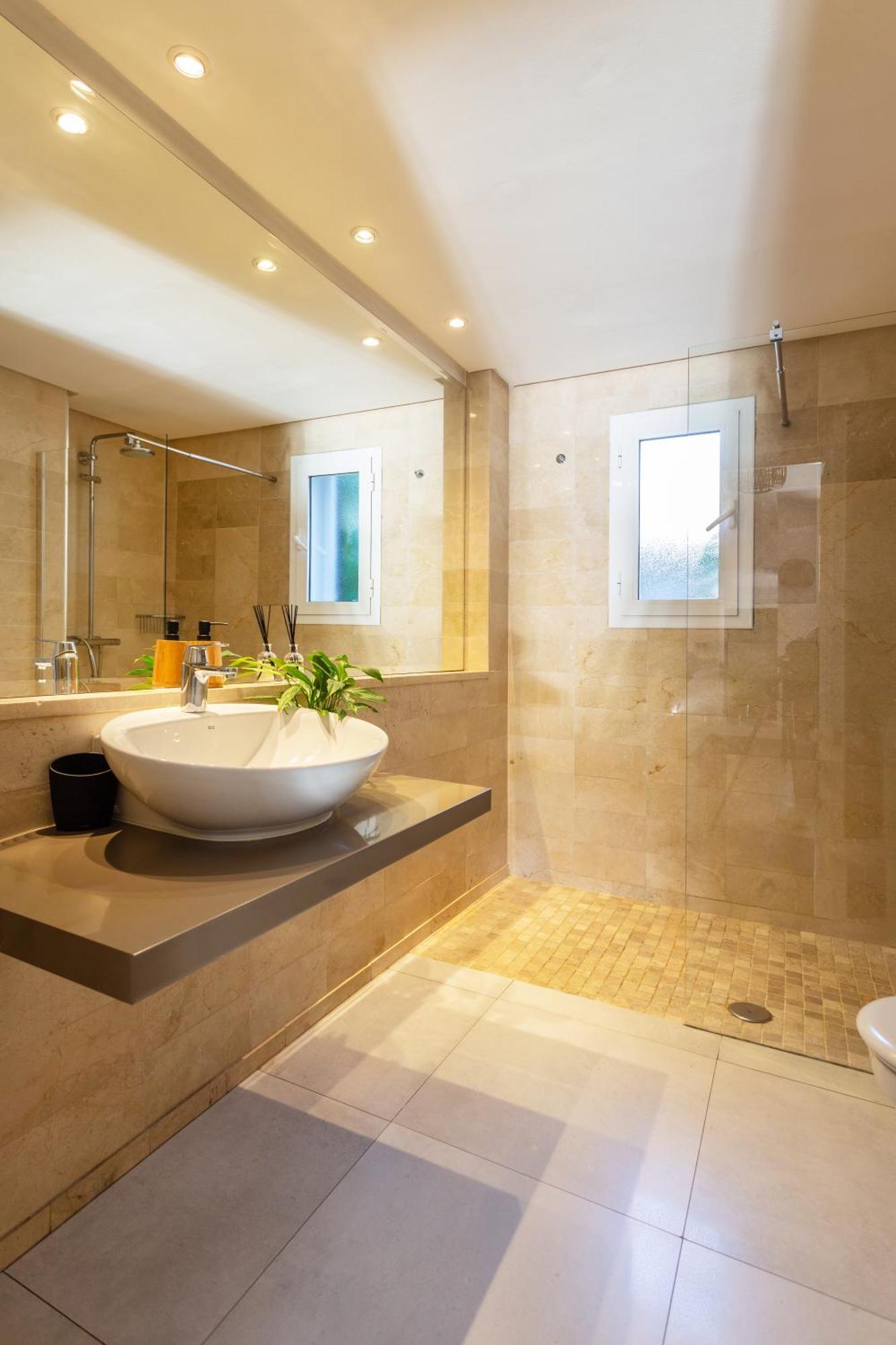 Ideal In Marbella, Near Nikki Apartemen